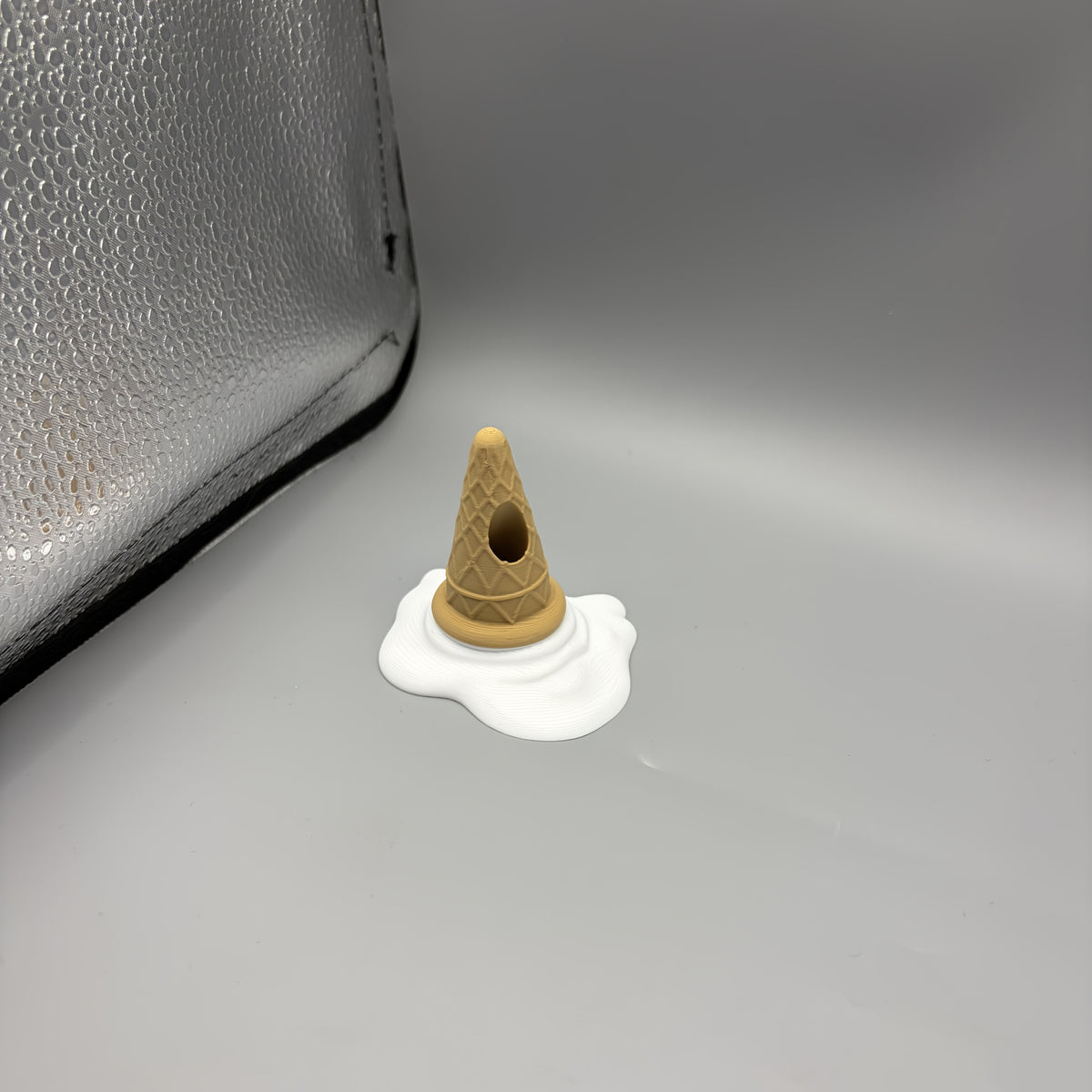 Melting Ice Cream Cone Pen Holder — product detail 4